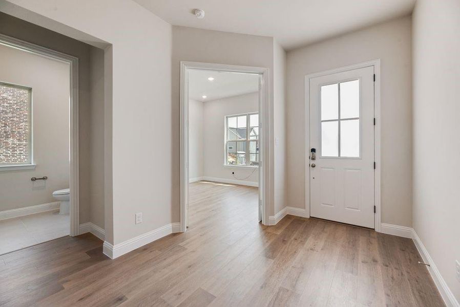 Spacious, unfurnished interior of a new home in Bayside, Rowlett (Image 15).