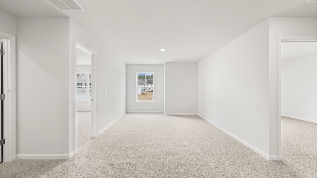 Representative unfurnished interior of a home built from the Hanover by D.R. Horton in Thompson Ridge, Dallas (Image 19).