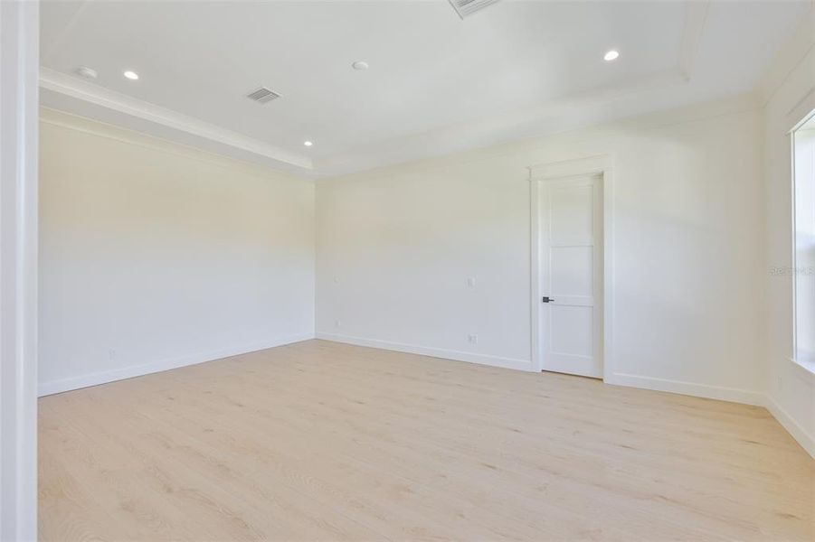 Spacious, unfurnished interior of a new home in , Tampa (Image 65).