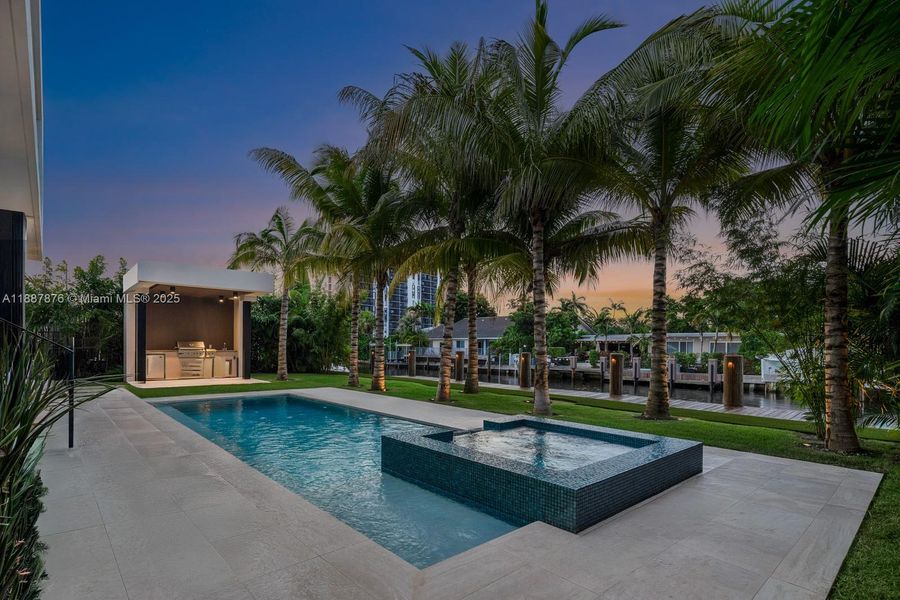 Community amenities in , North Miami (Image 36).