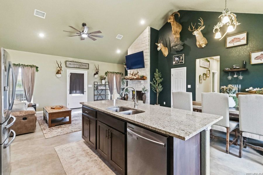 Furnished interior view inside a new home in , Sabinal (Image 6).