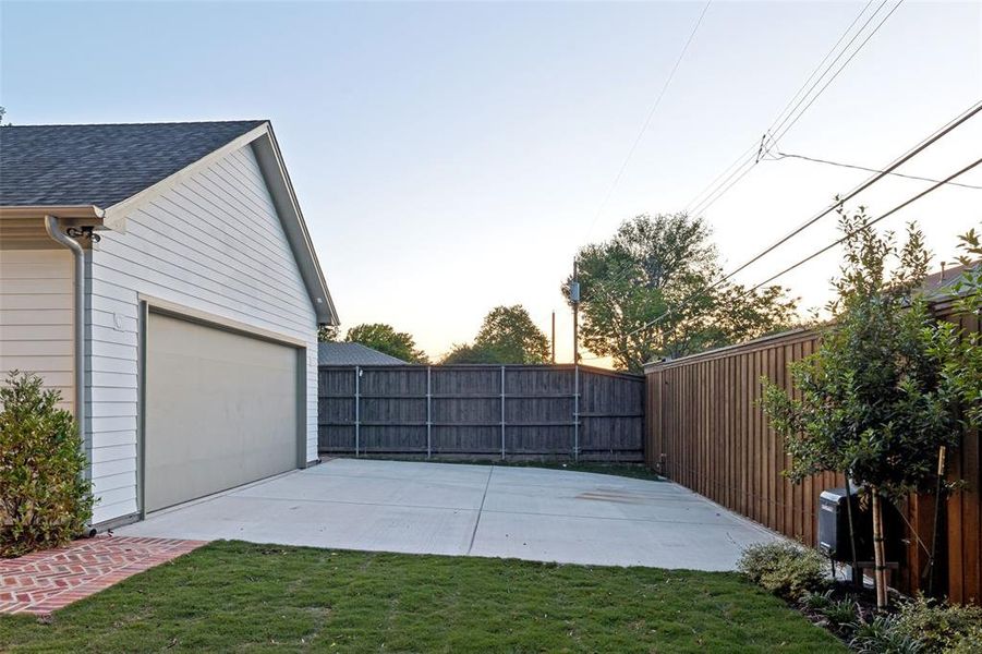 Exterior details and patio area of a home in , Richardson (Image 3).