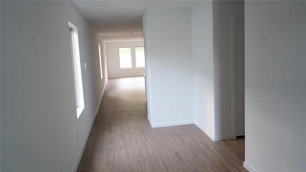 Spacious, unfurnished interior of a new home in Flagstone, Humble (Image 14).