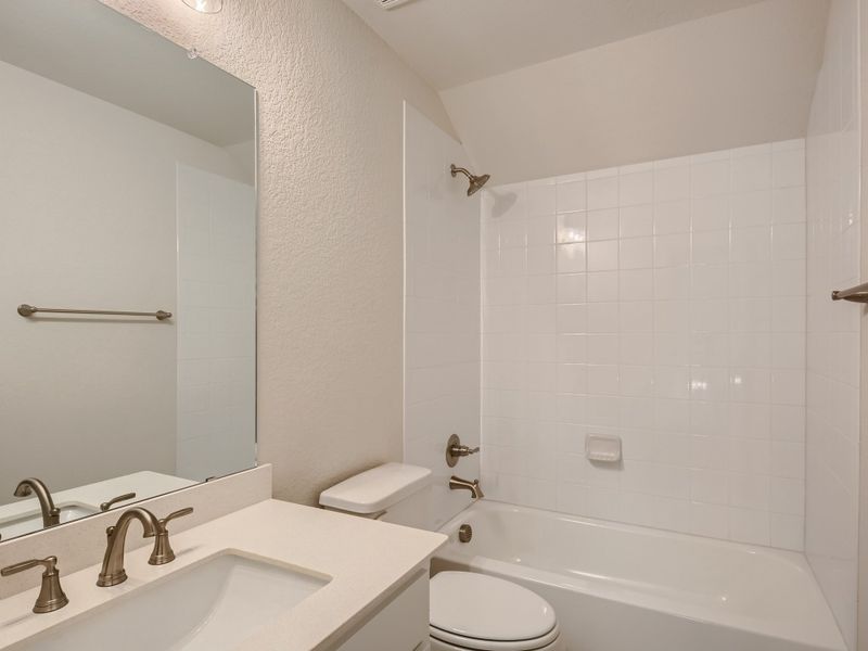 Plan 1527 Secondary Bathroom Representative Photo