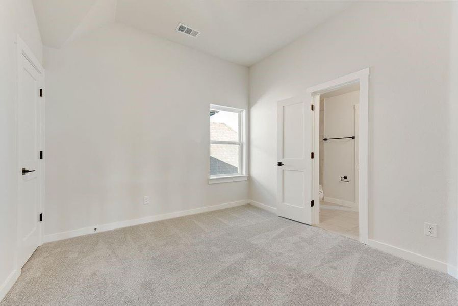 Spacious, unfurnished interior of a new home in Trails at Cottonwood Creek, Rowlett (Image 30).