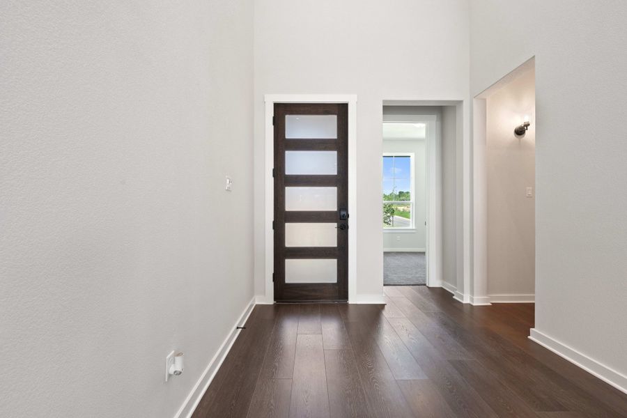 Spacious, unfurnished interior of a new home in Wolf Ranch, Georgetown (Image 22).