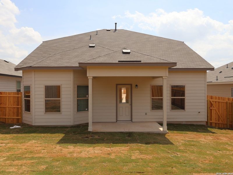 Exterior details and patio area of a home in Agave, San Antonio (Image 4).