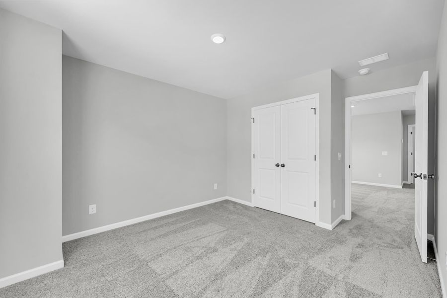 Spacious, unfurnished interior of a new home in Central Creek, Goose Creek (Image 13).