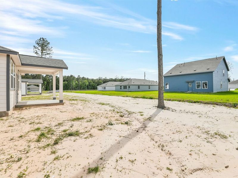 Exterior details and patio area of a home in Spring Branch Crossing, Conroe (Image 26).