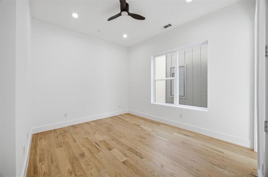 Spacious, unfurnished interior of a new home in , Dallas (Image 27).