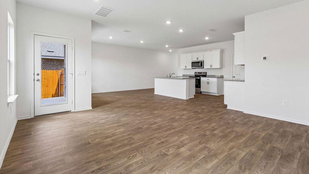 Spacious, unfurnished interior of a new home in Palomino, Manor (Image 15).