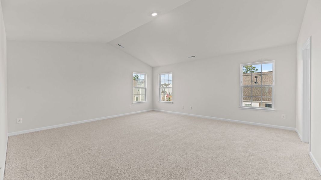 Spacious, unfurnished interior of a new home in East Ridge, Ayden (Image 21).