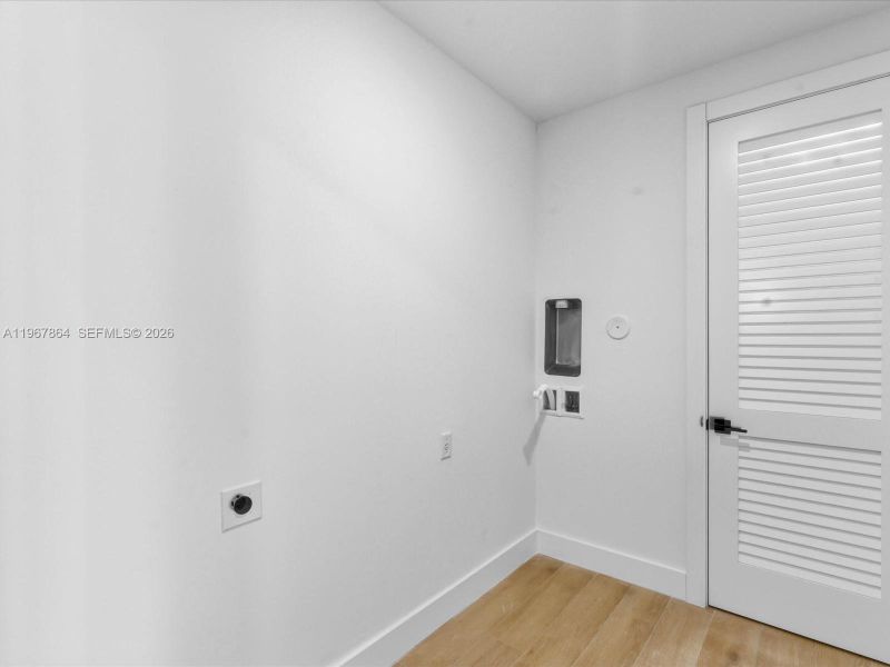 Spacious, unfurnished interior of a new home in , Miami (Image 24).