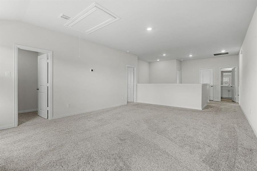 Spacious, unfurnished interior of a new home in Cibolo Hills, Fort Worth (Image 29). Spacious, unfurnished interior of a new home in Cibolo Hills, Fort Worth (Image 29).