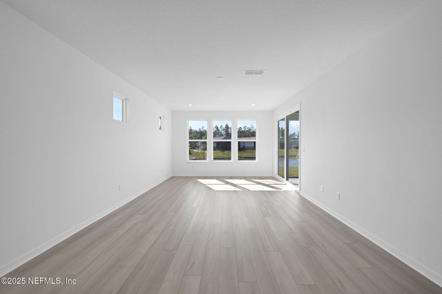 Spacious, unfurnished interior of a new home in Del Webb Wildlight, Wildlight (Image 18). Spacious, unfurnished interior of a new home in Del Webb Wildlight, Wildlight (Image 18).