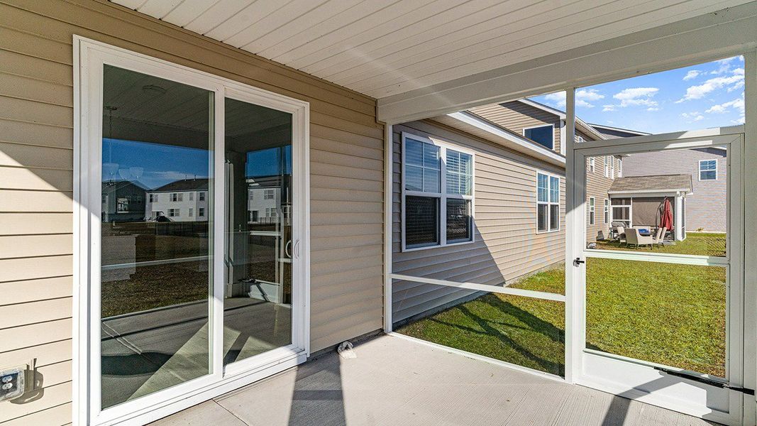 Representative exterior details of a home built from the Belfort by D.R. Horton in Heron Pointe, Myrtle Beach (Image 21).
