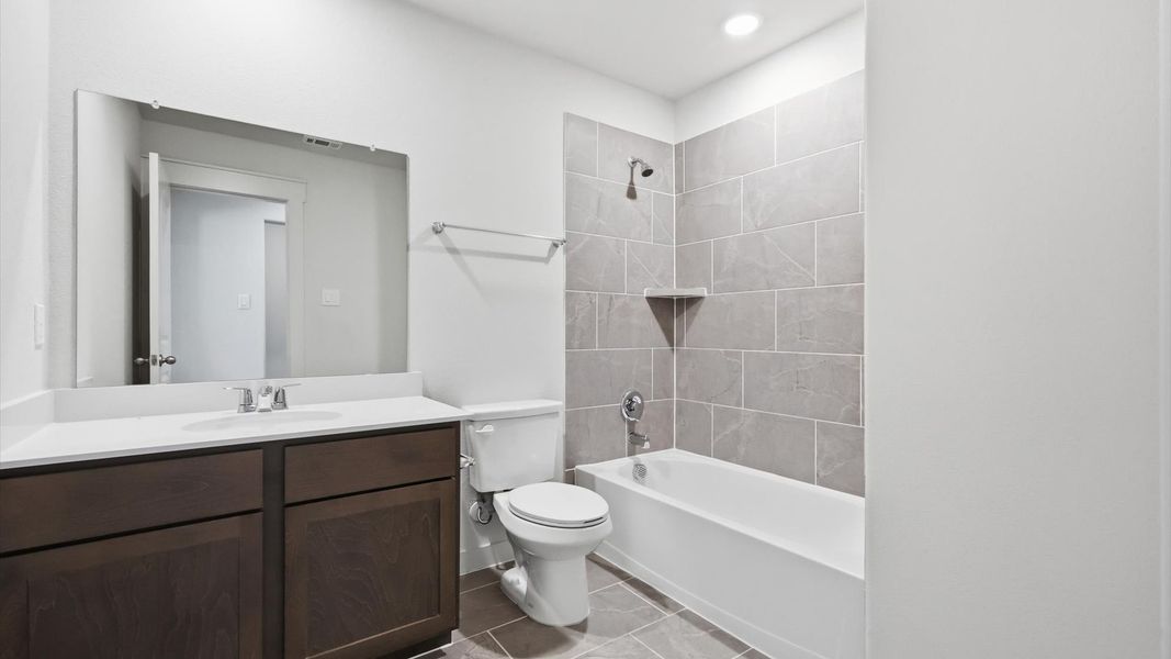 Furnished interior view inside a new home in Walden Pond, Forney (Image 35). Furnished interior view inside a new home in Walden Pond, Forney (Image 35).