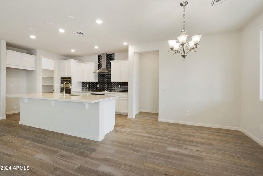 KITCHEN / DINING KITCHEN / DINING