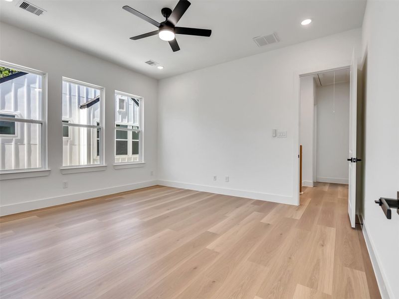 Spacious, unfurnished interior of a new home in , Houston (Image 39).