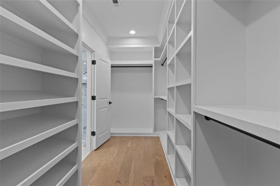 Image 101 of a home in .