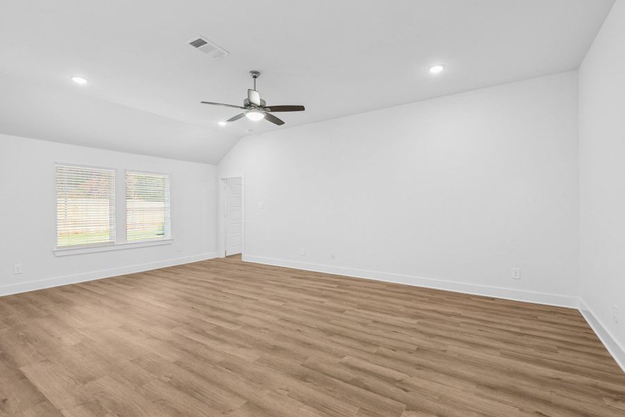 Spacious, unfurnished interior of a new home in Lago Mar, Santa Fe (Image 12).
