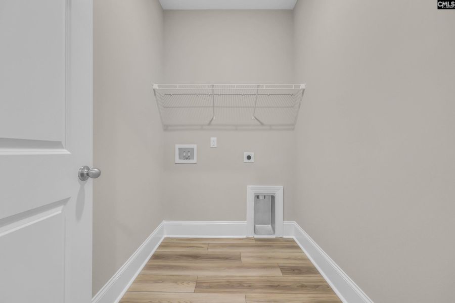 Spacious, unfurnished interior of a new home in Bickley Station, Irmo (Image 14).