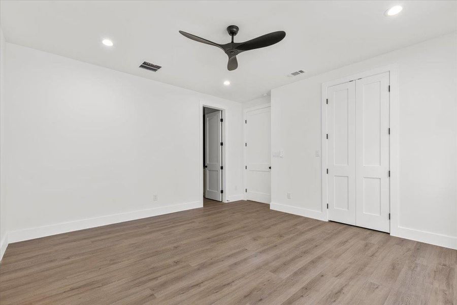 Spacious, unfurnished interior of a new home in , Bastrop (Image 30).