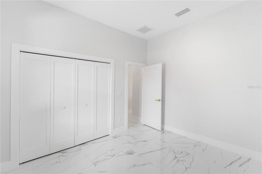 Spacious, unfurnished interior of a new home in , Tampa (Image 45).