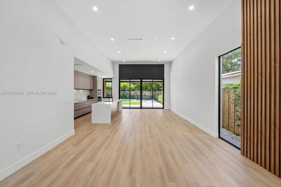 Spacious, unfurnished interior of a new home in , Miami (Image 37).