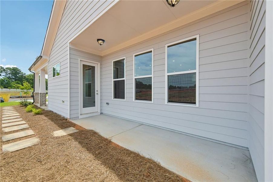 Exterior details and patio area of a home in Aberdeen, Hoschton (Image 25).