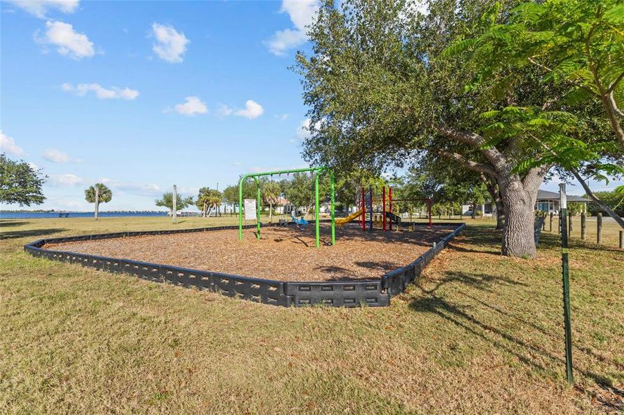 Community amenities in , Port Charlotte (Image 27).