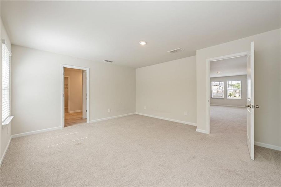 Spacious, unfurnished interior of a new home in Creekside at Oxford Park, Fairburn (Image 26).
