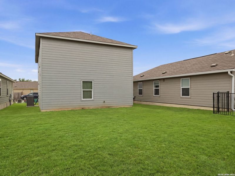 Exterior details and patio area of a home in Mission del Lago, San Antonio (Image 3).