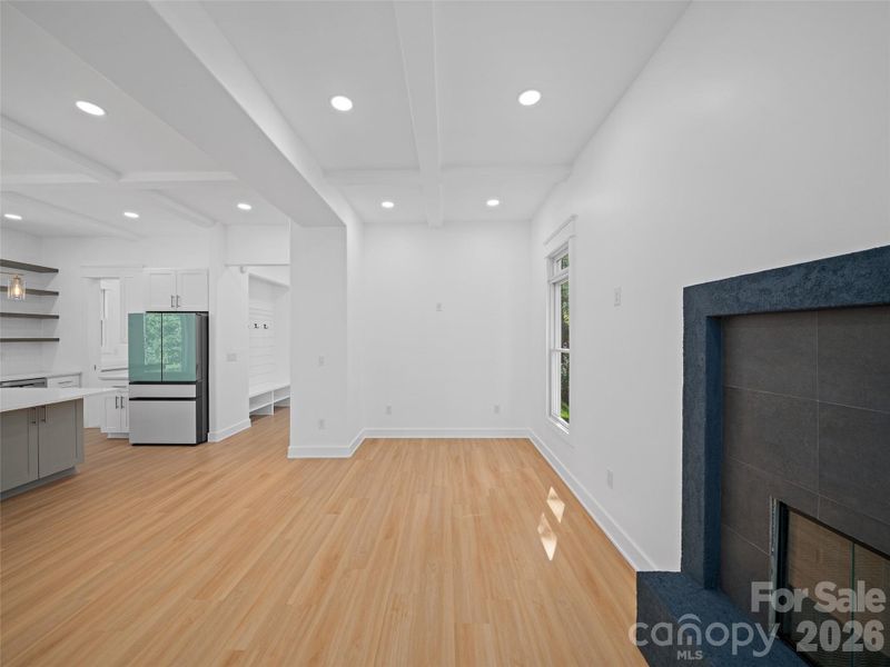 Main level great rom and view of kitchen and pantry.