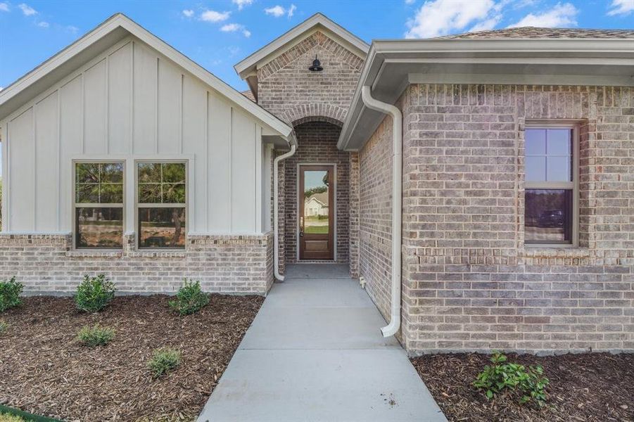 Exterior details and patio area of a home in , Weatherford (Image 3).