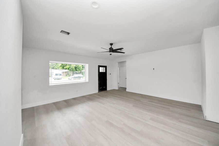 Spacious, unfurnished interior of a new home in , Houston (Image 26).