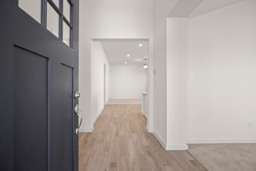 Spacious, unfurnished interior of a new home in Ashland, Houston (Image 13).