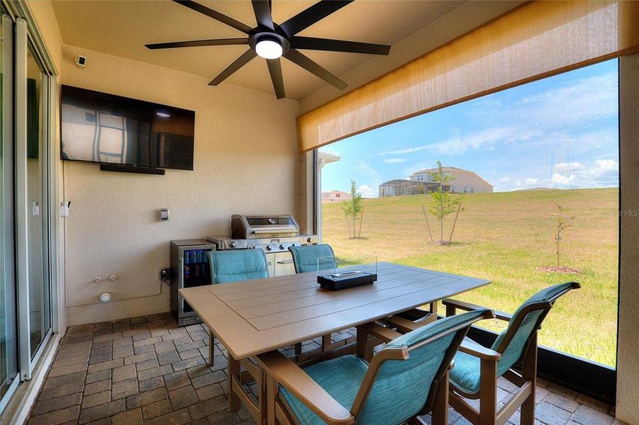 Exterior details and patio area of a home in , Minneola (Image 3).