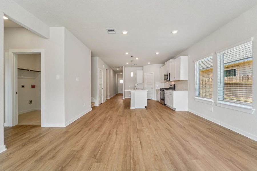 Photo is not of the actual home, but is an inspirational photo of builder’s model home and may depict options, furnishings, and/or decorator features that are not included Photo is not of the actual home, but is an inspirational photo of builder’s model home and may depict options, furnishings, and/or decorator features that are not included