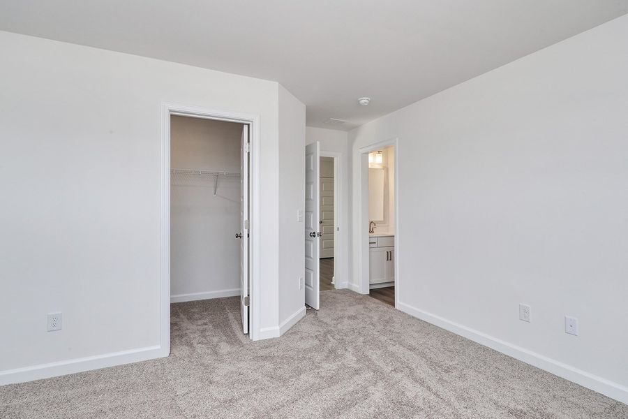 Spacious, unfurnished interior of a new home in Arcadia, Myrtle Beach (Image 36).