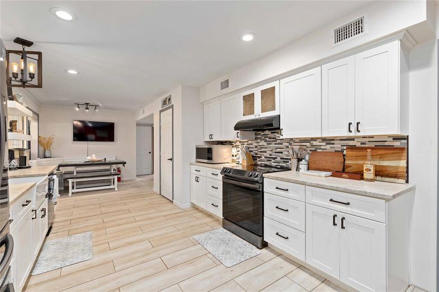 Furnished interior view inside a new home in , Brownwood (Image 8).