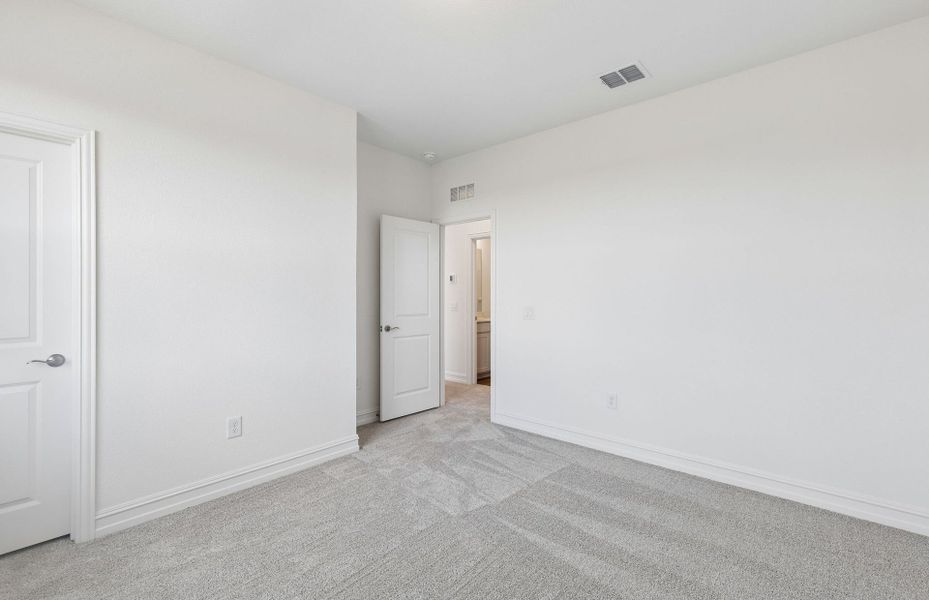Spacious, unfurnished interior of a new home in Pinnacle at Legacy Hills, Celina (Image 16).
