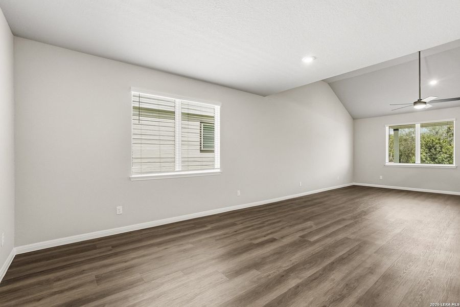 Spacious, unfurnished interior of a new home in Cinco Lakes, San Antonio (Image 21).