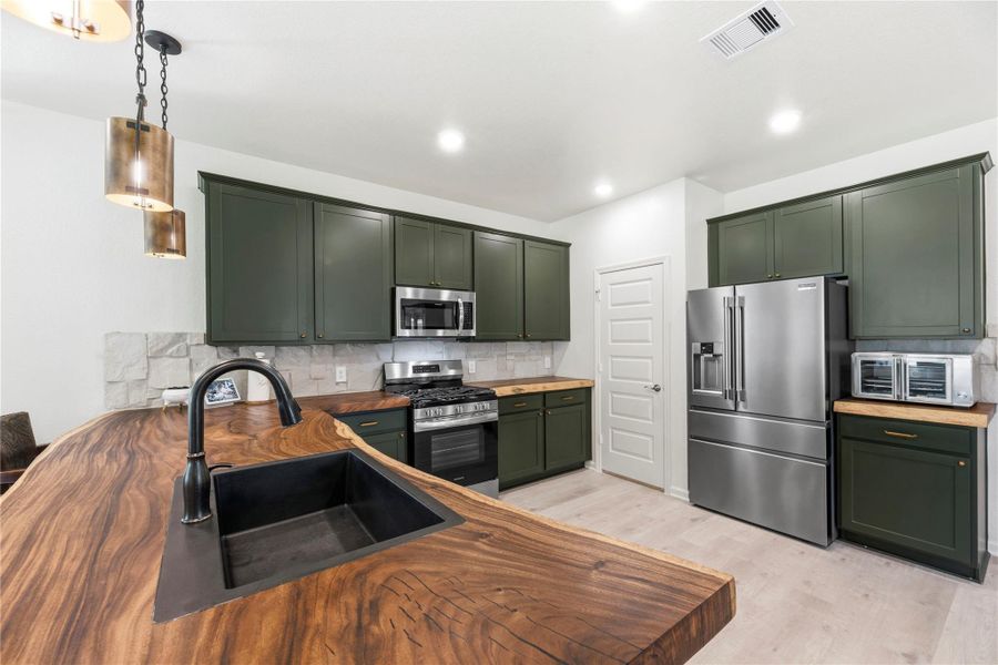 Another view of this fabulous kitchen. Another view of this fabulous kitchen.