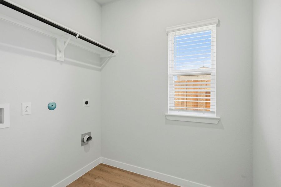 Spacious, unfurnished interior of a new home in Sunterra Lakes, Brookshire (Image 15).