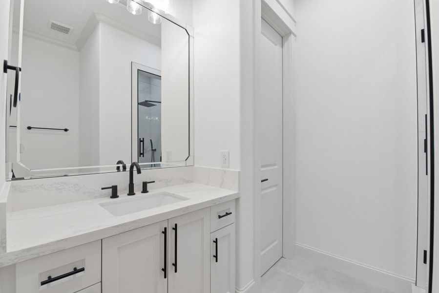 Private bath to secondary bedroom