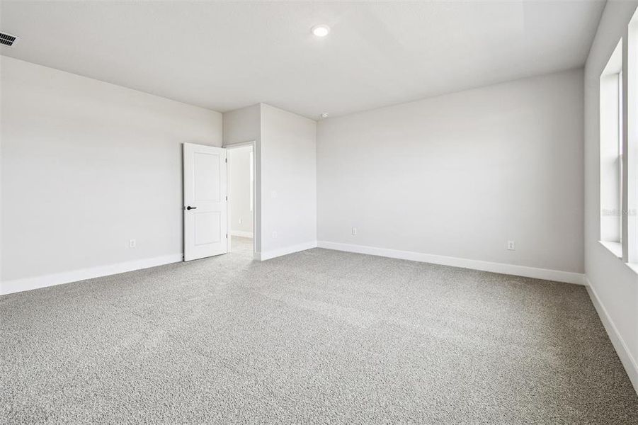 Spacious, unfurnished interior of a new home in Waterset Tradition Series, Apollo Beach (Image 17).