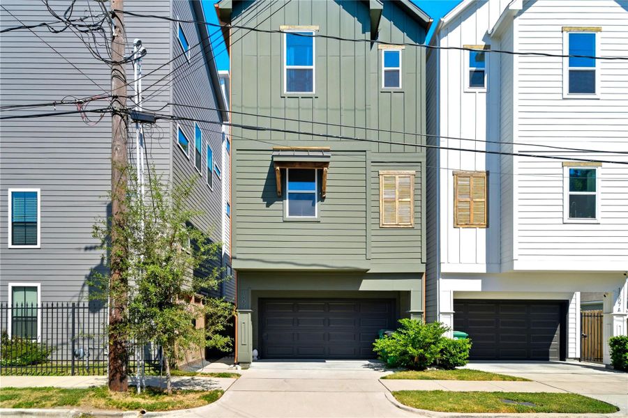Front exterior of a new home in , Houston, TX, highlighting curb appeal (Image 1). Front exterior of a new home in , Houston, TX, highlighting curb appeal (Image 1).