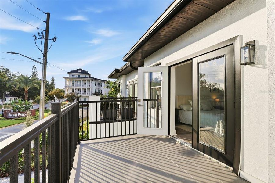 Exterior details and patio area of a home in , Orlando (Image 28).