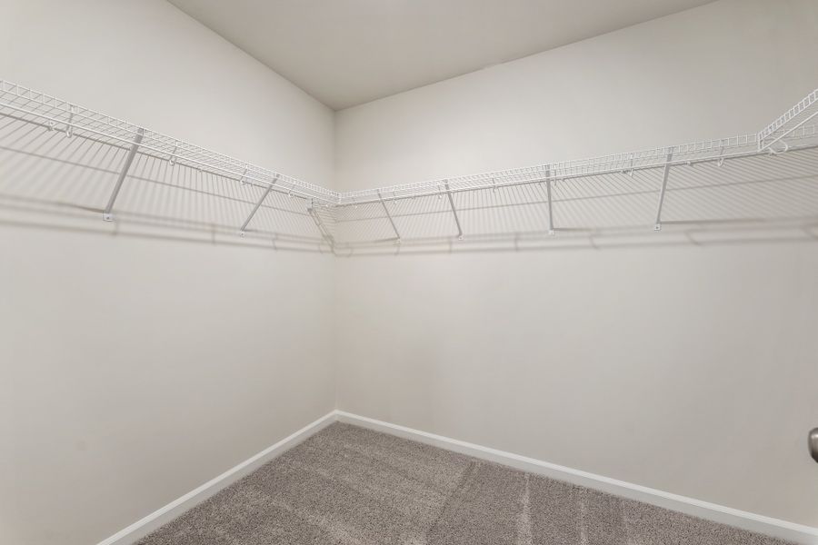 Spacious, unfurnished interior of a new home in Richmond Hill, Inman (Image 19).